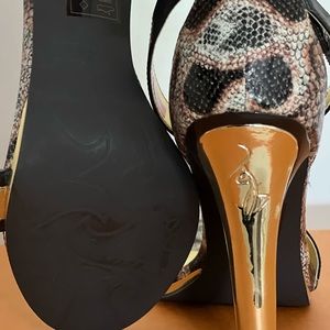 New never been used Strap Heels size 10